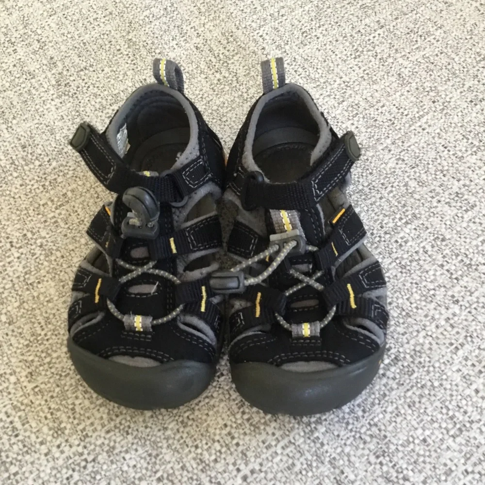 Keen Kids Black and Gray Closed-Toe Sandals with Yellow Accents